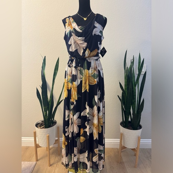 Scowl Neck Maxi Dress | Kate and Lily - Picture 5 of 8